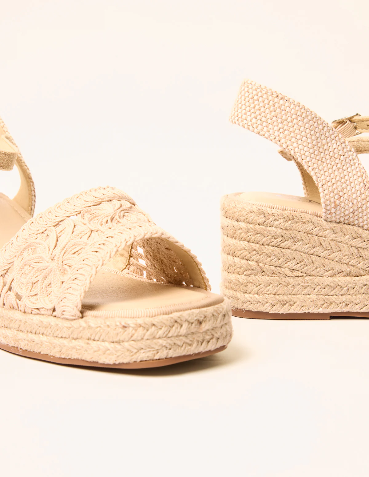 Broderie Detail Platform Sandals - Image 4