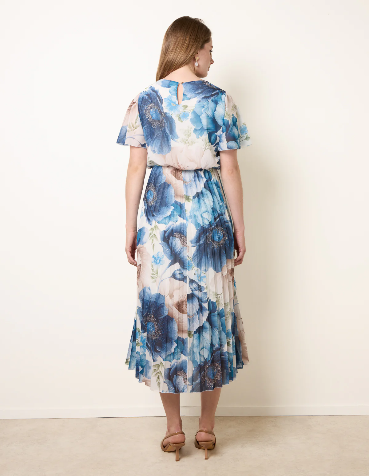 Pleated Scoop Neck Short Sleeve Floral Dress - Image 4