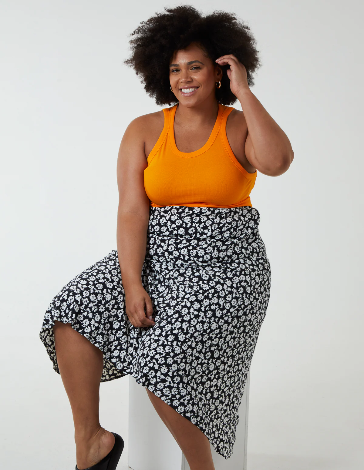 Curve Asymmetric Seam Midi Skirt - Image 4