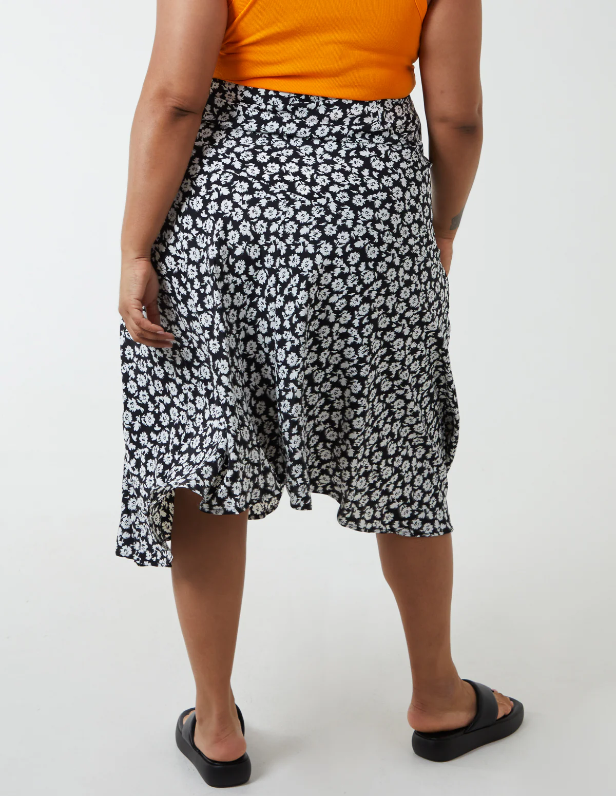 Curve Asymmetric Seam Midi Skirt - Image 5
