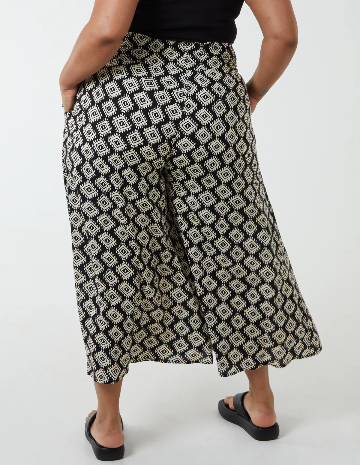Curve Shirred Wide Leg Trousers - Image 4