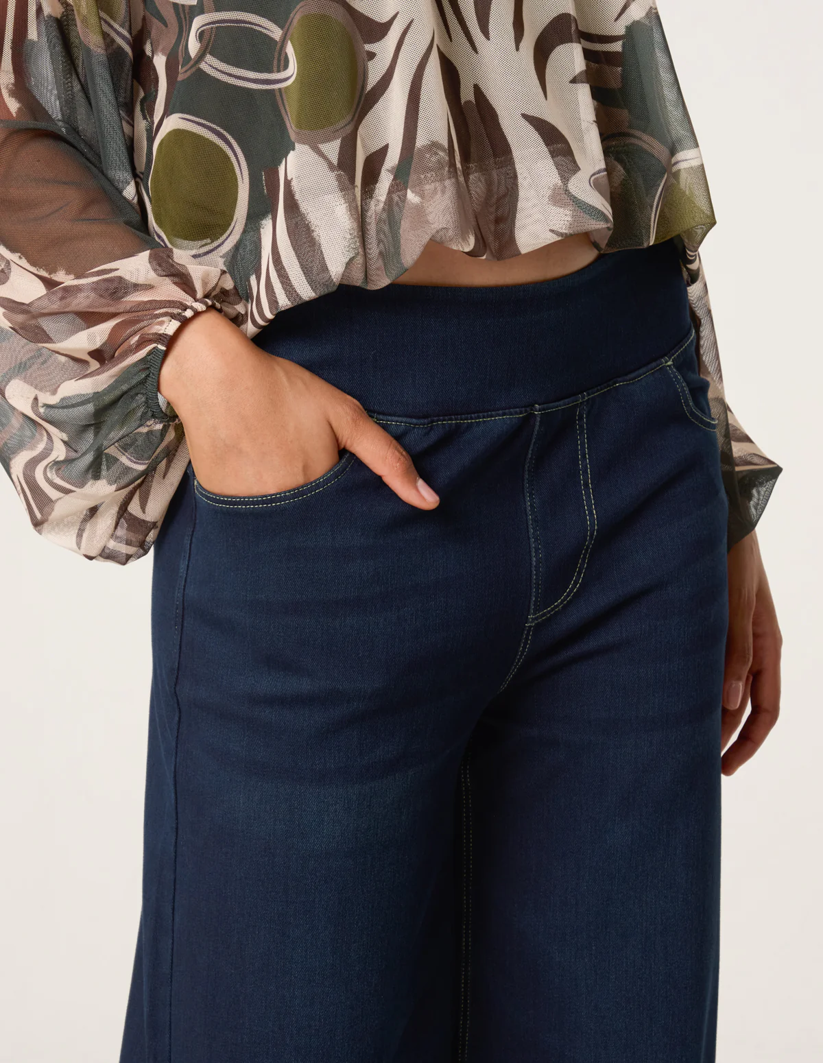 Elasticated Washed Jeans - Image 3