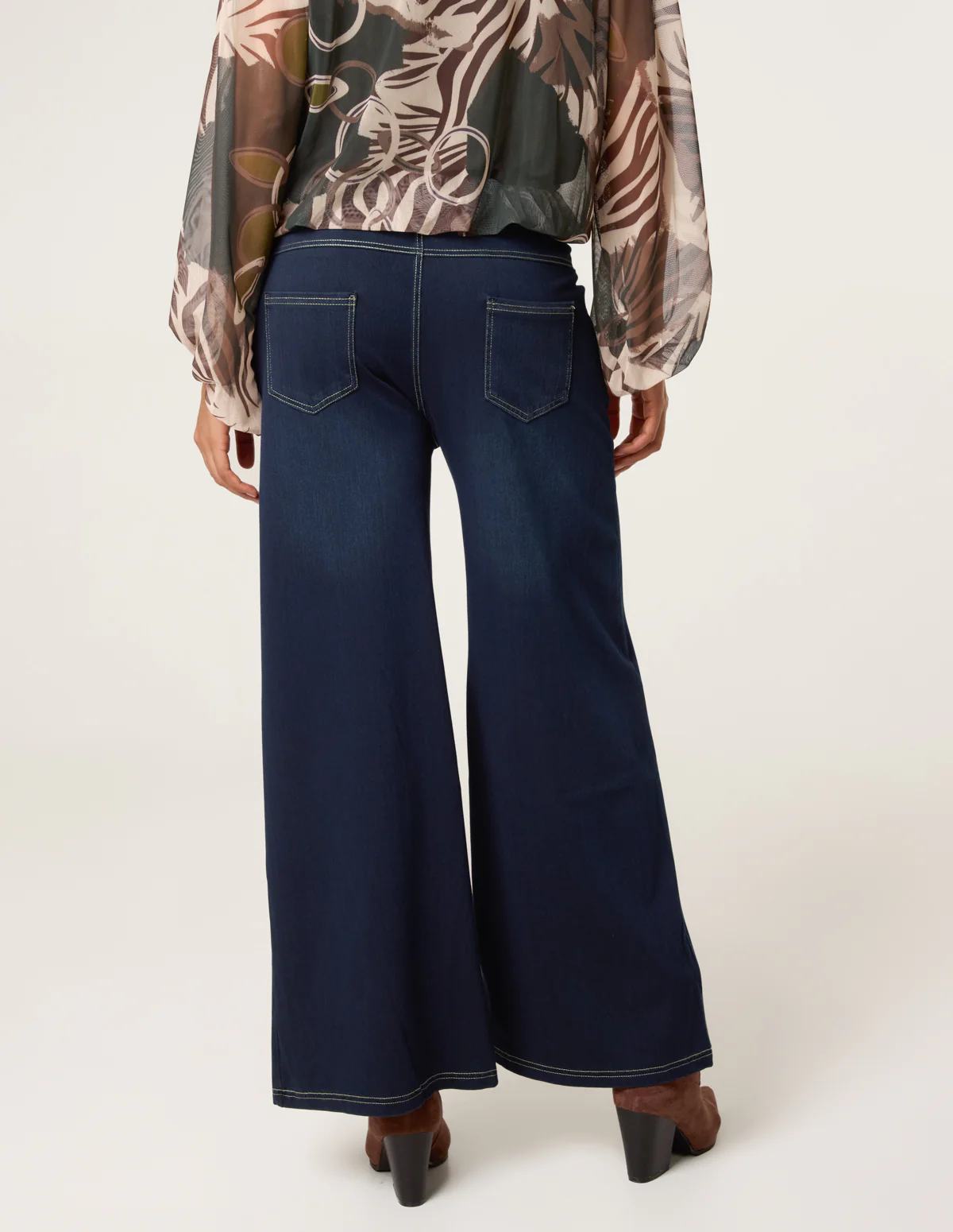 Elasticated Washed Jeans - Image 4