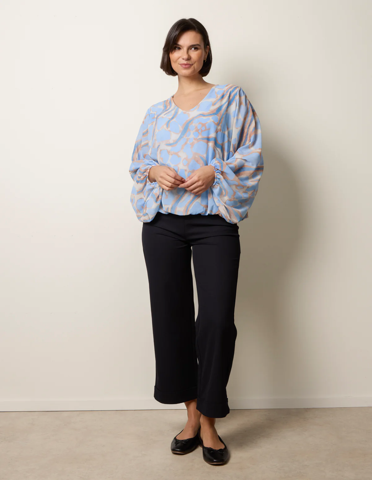 Abstract Print V Neck Puffball Top - Image 3