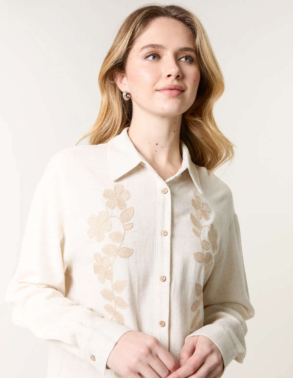 Linen Flower Embroidery Blouse - Image 3