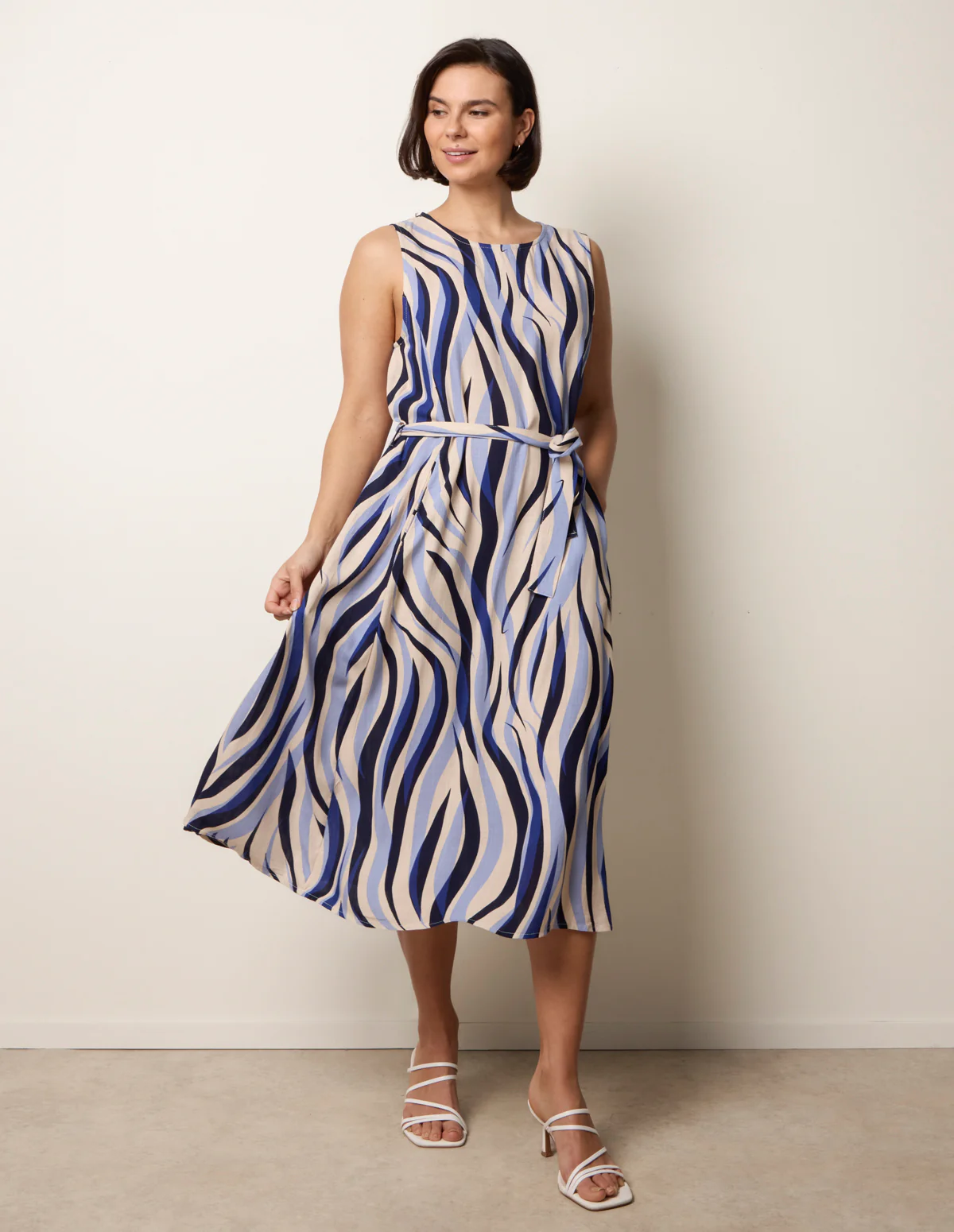 Bold Wave Print Belted Dress