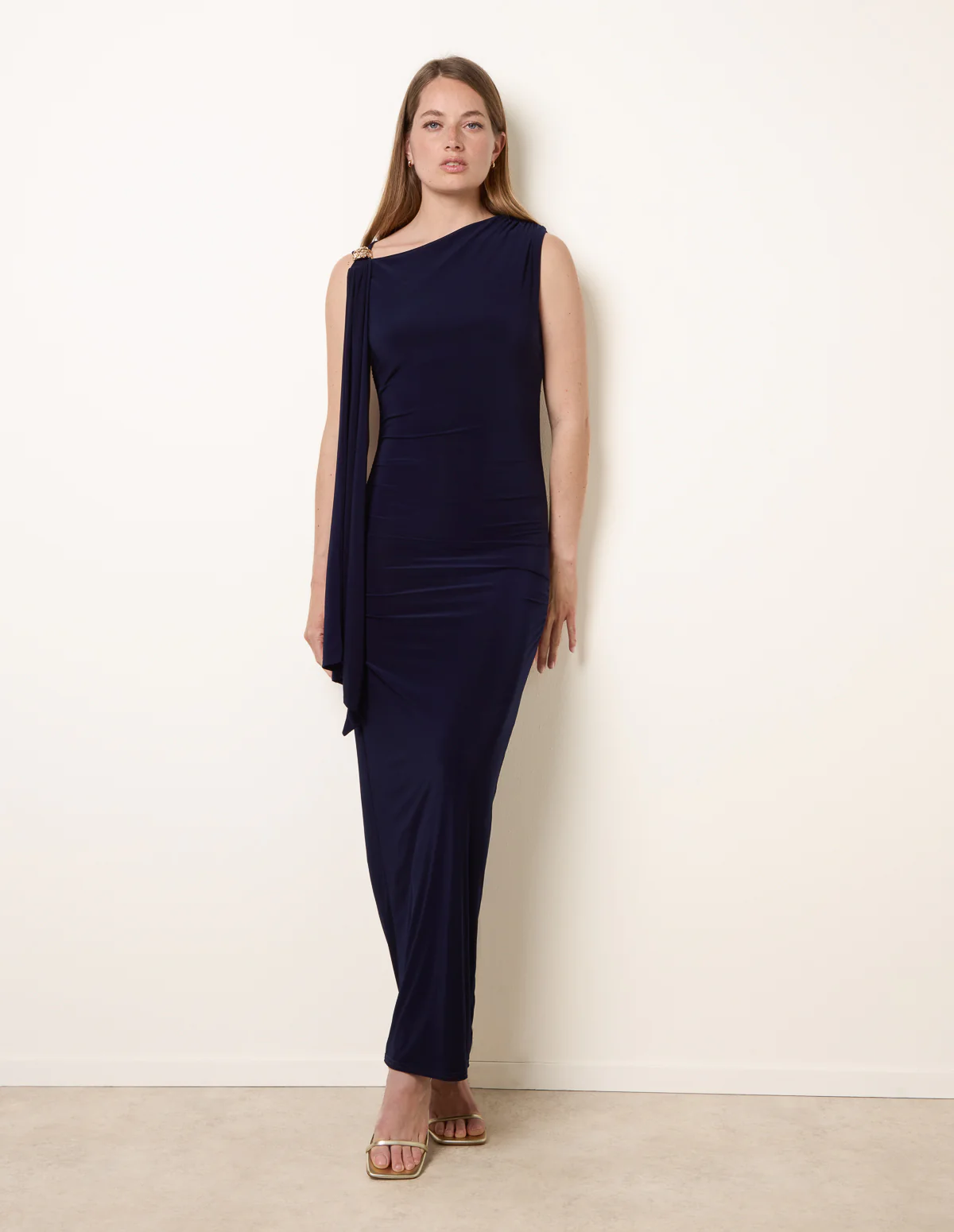 Drape Brooch Detailing Ruched Maxi Dress - Image 3