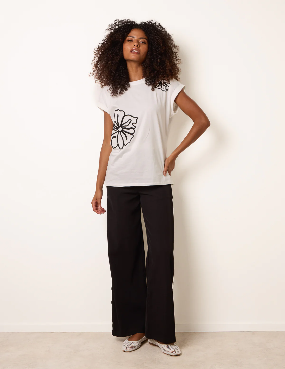 T-Shirt With Big Floral Embroidery - Image 2